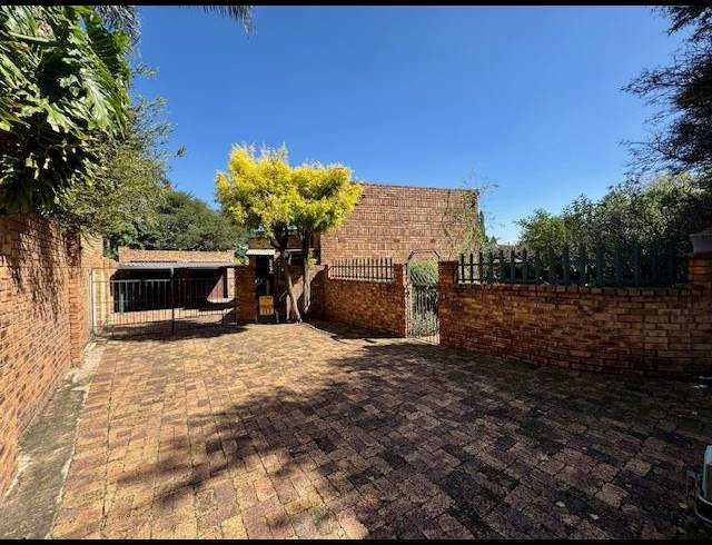 4 BEDROOM HOUSE FOR SALE IN FARRARMERE